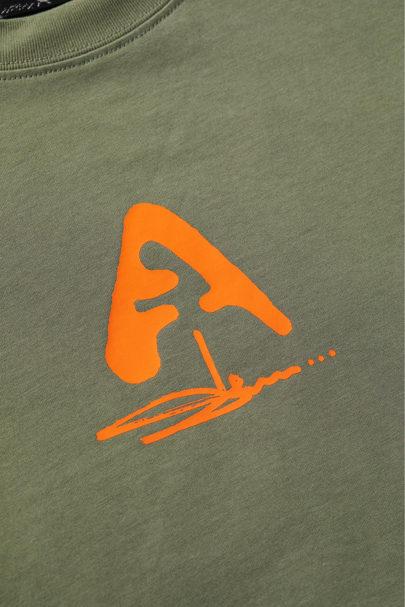 LOGO LOCK Olive Tee - Image 3